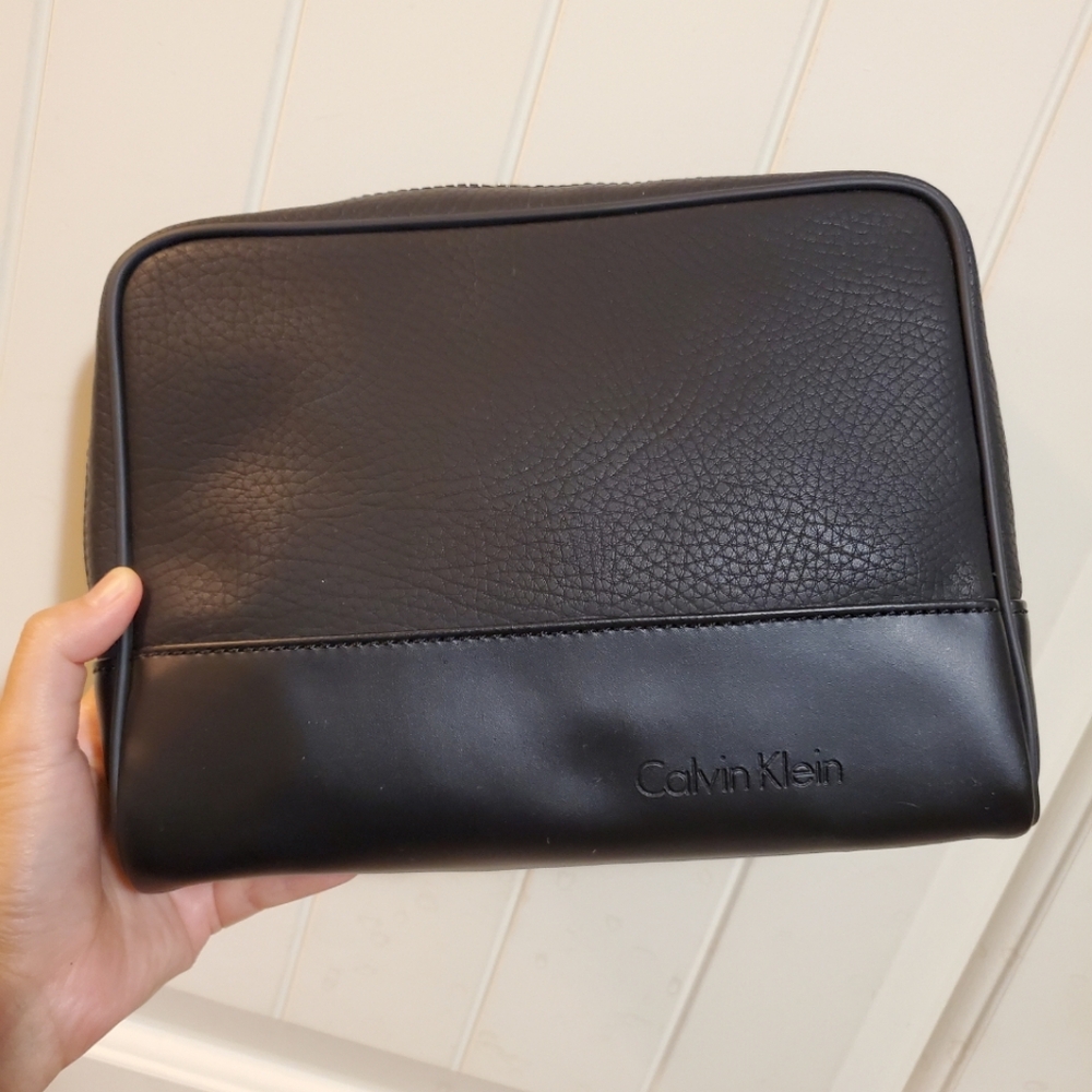 Calvin Klein Textured Black Toiletry Bag